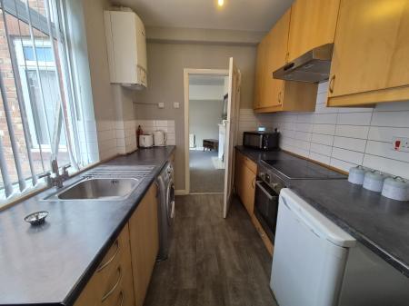 2 bedroom Flat to let in Chatsworth Gardens, Newcastle upon Tyne, NE6