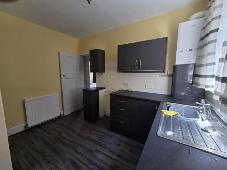 2 bedroom Flat to let in Ferndene Grove, High Heaton, Newcastle upon Tyne, NE7