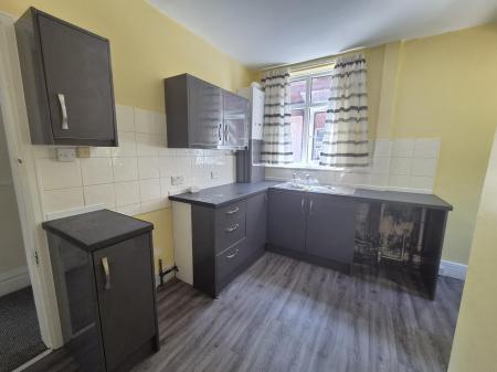 2 bedroom Flat to let in Ferndene Grove, High Heaton, Newcastle upon Tyne, NE7