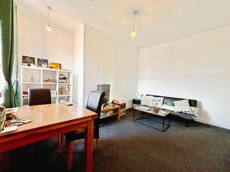 2 bedroom Flat for sale in Lansdowne Road, Forest Hall, Newcastle upon Tyne, NE12