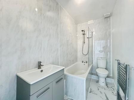 3 bedroom End of terrace house for sale in Links Green Walk, Gosforth, Newcastle upon Tyne, NE3