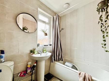 3 bedroom Flat for sale in Whitefield Terrace, Heaton, Newcastle upon Tyne, NE6