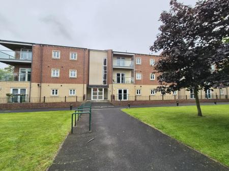 2 bedroom Flat to let in Charlton Court, Benton, Newcastle upon Tyne, NE7