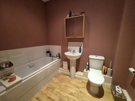2 bedroom Flat to let in Charlton Court, Benton, Newcastle upon Tyne, NE7