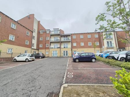 2 bedroom Flat to let in Charlton Court, Benton, Newcastle upon Tyne, NE7