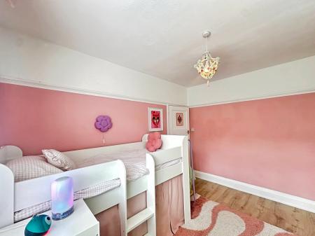 2 bedroom Flat for sale in Ferndene Grove, High Heaton, Newcastle upon Tyne, NE7