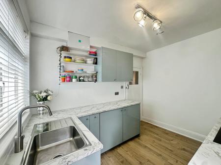 2 bedroom Flat for sale in Ferndene Grove, High Heaton, Newcastle upon Tyne, NE7