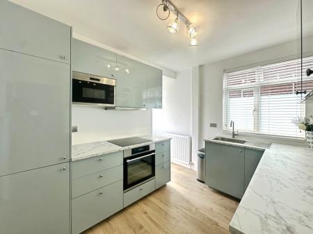 2 bedroom Flat for sale in Ferndene Grove, High Heaton, Newcastle upon Tyne, NE7