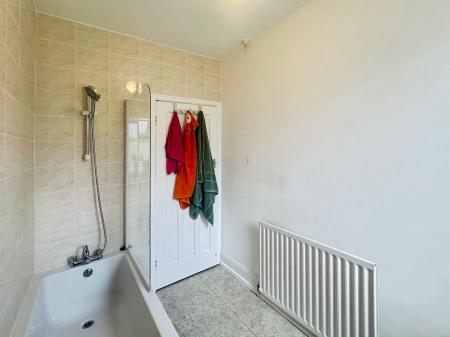 2 bedroom Flat for sale in Ferndene Grove, High Heaton, Newcastle upon Tyne, NE7