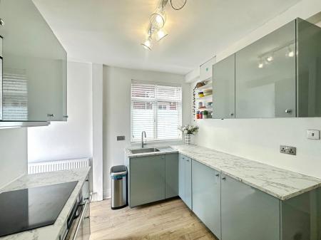 2 bedroom Flat for sale in Ferndene Grove, High Heaton, Newcastle upon Tyne, NE7