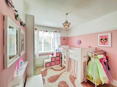 2 bedroom Flat for sale in Ferndene Grove, High Heaton, Newcastle upon Tyne, NE7