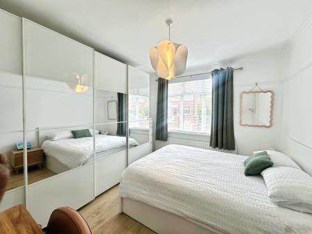 2 bedroom Flat for sale in Ferndene Grove, High Heaton, Newcastle upon Tyne, NE7