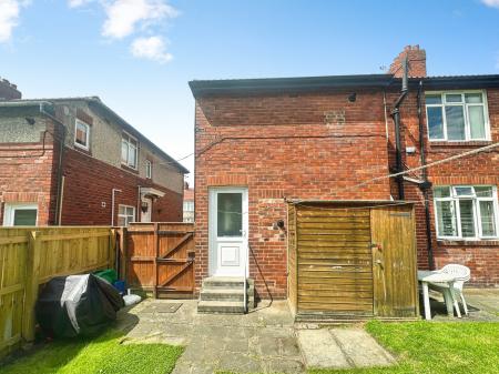 2 bedroom Flat for sale in Ferndene Grove, High Heaton, Newcastle upon Tyne, NE7