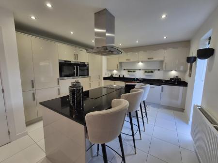 4 bedroom Detached house to let in Whitehouse Drive, Killingworth, NE12