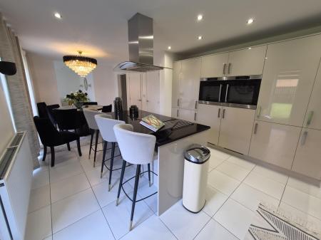 4 bedroom Detached house to let in Whitehouse Drive, Killingworth, NE12
