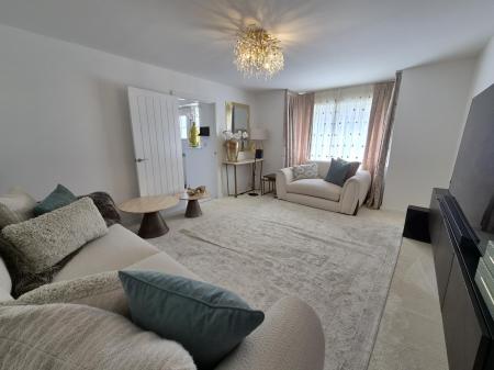 4 bedroom Detached house to let in Whitehouse Drive, Killingworth, NE12