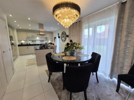 4 bedroom Detached house to let in Whitehouse Drive, Killingworth, NE12