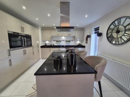 4 bedroom Detached house to let in Whitehouse Drive, Killingworth, NE12