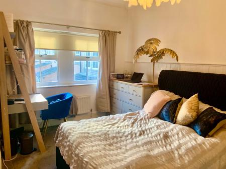 2 bedroom Flat to let in Castledene, Gosforth, Newcastle upon Tyne, NE3