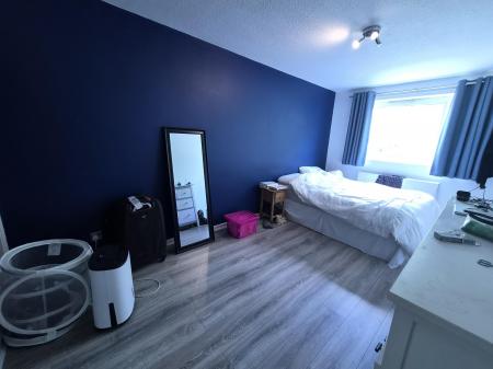 2 bedroom Flat to let in Hunters Court, South Gosforth, Newcastle upon Tyne, NE3