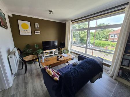 2 bedroom Flat to let in Hunters Court, South Gosforth, Newcastle upon Tyne, NE3