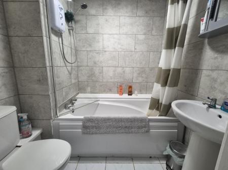 2 bedroom Flat to let in Hunters Court, South Gosforth, Newcastle upon Tyne, NE3