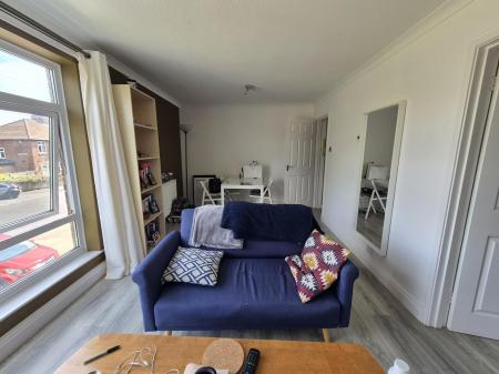 2 bedroom Flat to let in Hunters Court, South Gosforth, Newcastle upon Tyne, NE3