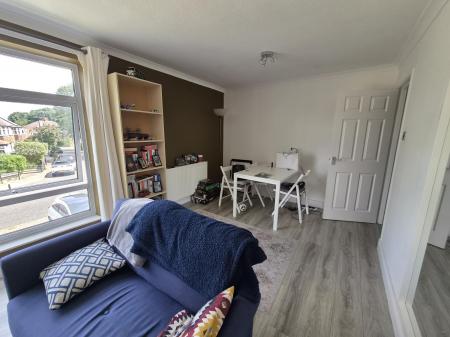 2 bedroom Flat to let in Hunters Court, South Gosforth, Newcastle upon Tyne, NE3