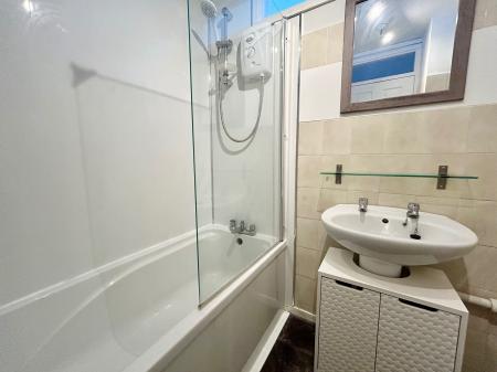 2 bedroom Flat to let in Lonsdale Court, Jesmond, Newcastle upon Tyne, NE2