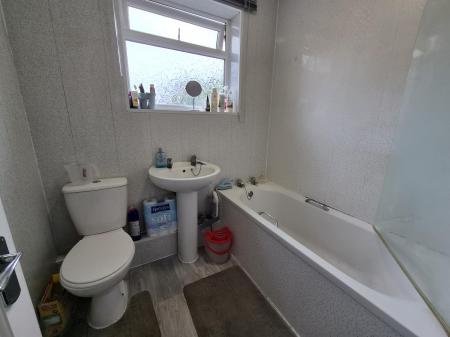 2 bedroom Flat to let in Benton Road, Benton, Newcastle upon Tyne, NE7