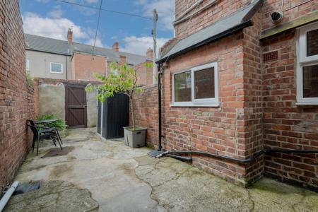 1 bedroom Ground floor flat to let in St Vincent Street, South Shields, NE33