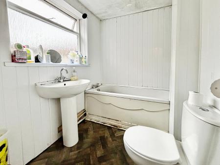 2 bedroom Flat for sale in Albert Avenue, Wallsend, Newcastle upon Tyne, NE28