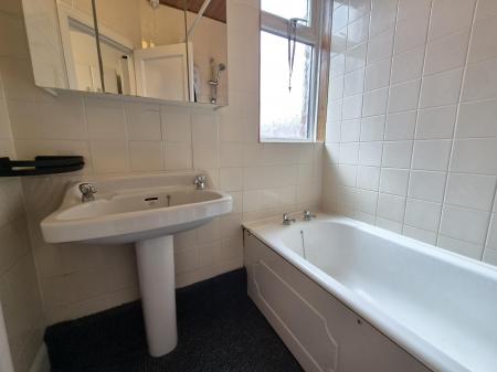 2 bedroom Flat to let in Biddlestone Road, Heaton, Newcastle upon Tyne, NE6