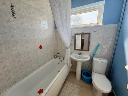 3 bedroom Semi-detached house to let in Lavers Road, Birtley, DH3