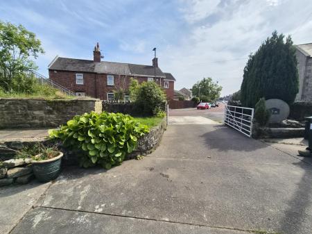 3 bedroom Detached bungalow to let in Station Road, Forest Hall, Newcastle upon Tyne, NE12