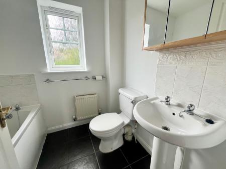 3 bedroom Semi-detached house to let in Housesteads Gardens, Longbenton, NE12