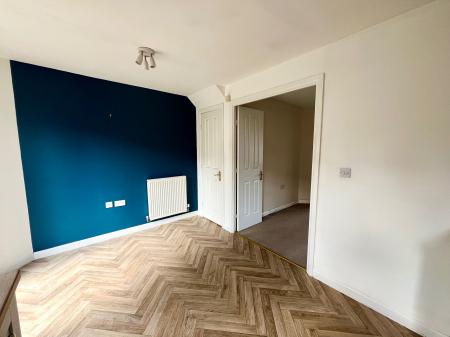 3 bedroom Semi-detached house to let in Housesteads Gardens, Longbenton, NE12
