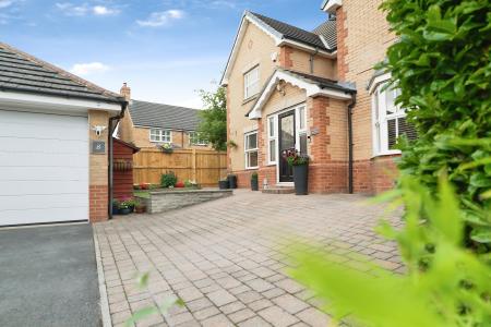 5 bedroom Detached house for sale in Settlingstone Close, Haydon Grange, Newcastle upon Tyne, NE7