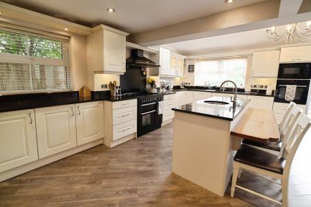 5 bedroom Detached house for sale in Settlingstone Close, Haydon Grange, Newcastle upon Tyne, NE7