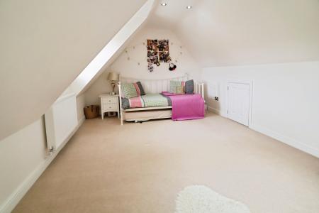 5 bedroom Detached house for sale in Settlingstone Close, Haydon Grange, Newcastle upon Tyne, NE7