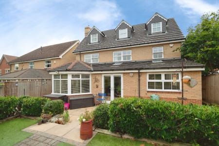 5 bedroom Detached house for sale in Settlingstone Close, Haydon Grange, Newcastle upon Tyne, NE7