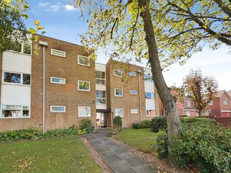 2 bedroom Flat for sale in Eastwood Court, Benton, Newcastle upon Tyne, NE12