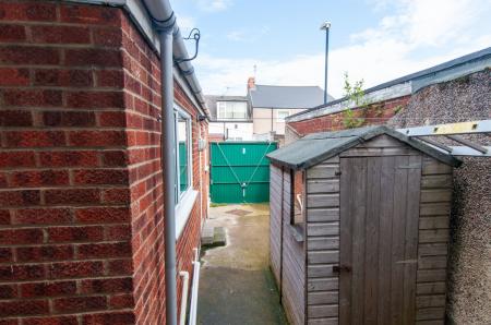4 bedroom Terraced House to let in Elizabeth Street, Sunderland, SR5