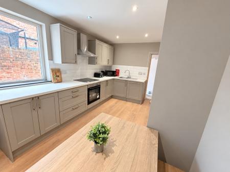 6 bedroom House of Multiple Occupation to let in Carlyon Street, Sunderland, SR2