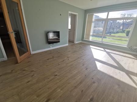 2 bedroom Flat to let in Hunters Court, Gosforth, Newcastle upon Tyne, NE3