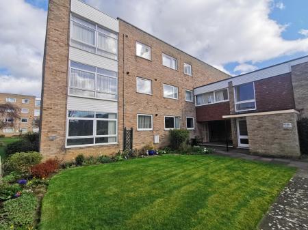 2 bedroom Flat to let in Hunters Court, Gosforth, Newcastle upon Tyne, NE3