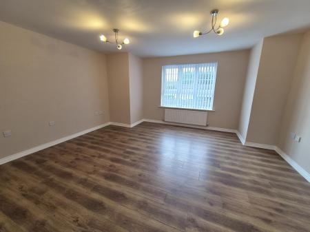 2 bedroom Flat to let in Cosgrove Court, Longbenton, NE7