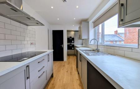 6 bedroom House of Multiple Occupation to let in Strathmore Crescent, Elswick, Newcastle upon Tyne, NE4