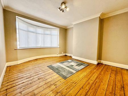 2 bedroom Ground floor flat for sale in Birchwood Avenue, High Heaton, Newcastle upon Tyne, NE7