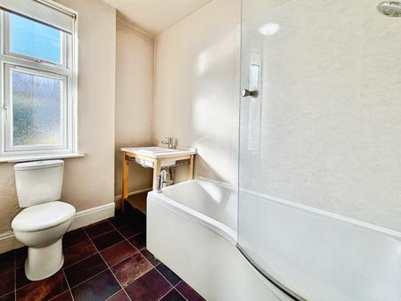 2 bedroom Ground floor flat for sale in Birchwood Avenue, High Heaton, Newcastle upon Tyne, NE7